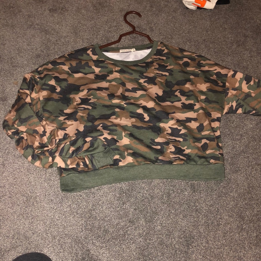 Cropped crew neck